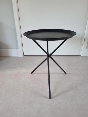 Zwarte ronde bijzettafel beschikbaar voor biedingen