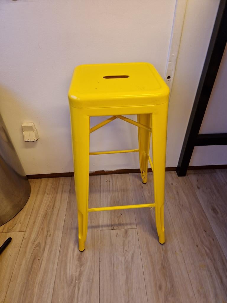 Metalen barkrukken - Geel & Wit, Met voetsteun, 60 tot 90 cm, Ophalen of Verzenden, Metaal