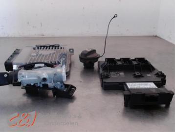 Kontaktslot + computer van een Volkswagen Caddy beschikbaar voor biedingen