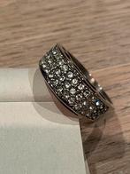 Mooie dames ring met strass steentjes. Mt.8., 18 tot 19, IJzer of Staal, Ophalen of Verzenden, Zo goed als nieuw