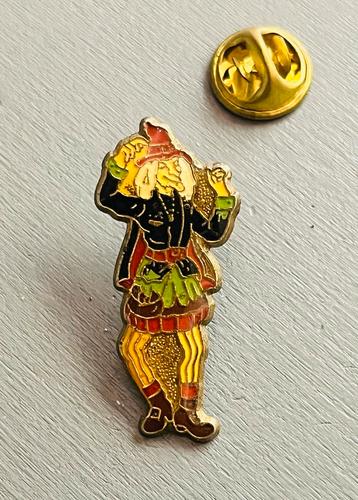 Vintage heks Pin beschikbaar voor biedingen