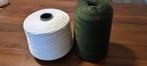 2 cones Garen - Wit & Groen, Hobby en Vrije tijd, Breien en Haken, Ophalen of Verzenden, Breien of Haken, Wol of Garen