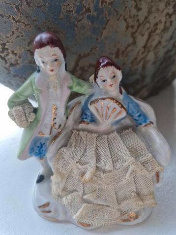 Vintage Porseleinen Beeldje - Dresden Lace Koppel beschikbaar voor biedingen