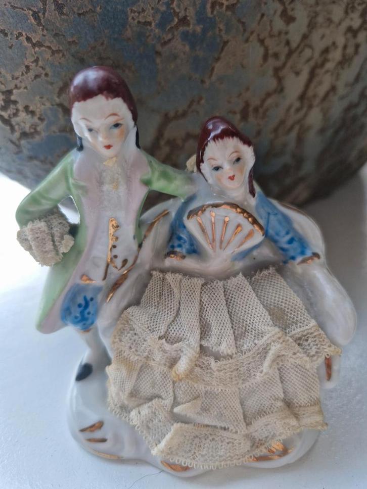 Vintage Porseleinen Beeldje - Dresden Lace Koppel, Antiek en Kunst, Antiek | Porselein, Ophalen of Verzenden