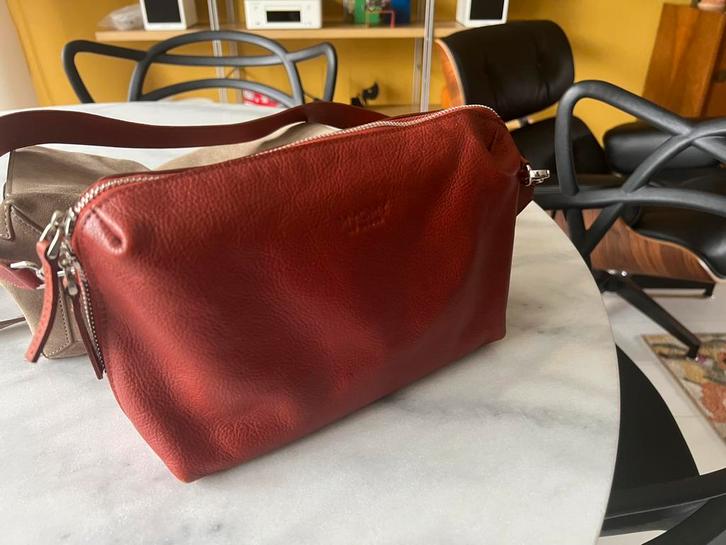 Myomy schoudertas leer donker cognackleur, Sieraden, Tassen en Uiterlijk, Tassen | Damestassen, Zo goed als nieuw, Handtas, Bruin