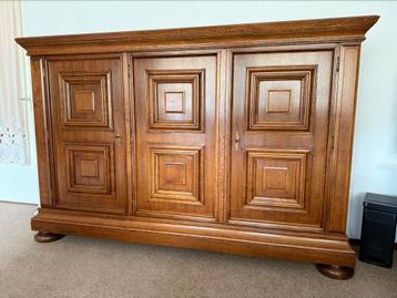 Vintage 3 deurs Eiken.  kast Dressoir Buffetkast Servieskast beschikbaar voor biedingen