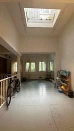 Light & Spacious Room at the back of a Barber Shop, Huizen en Kamers, Kamers te huur, Amsterdam