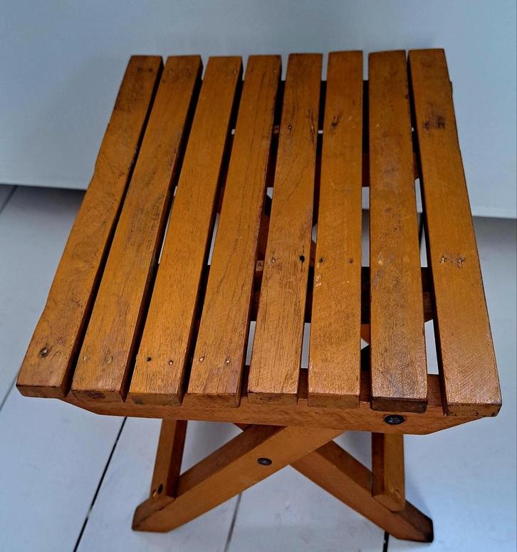 Vintage houten opvouwbaar krukje, Huis en Inrichting, Krukjes, Zo goed als nieuw, Ophalen of Verzenden