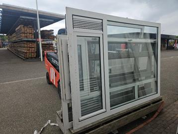 2x Kunststof kozijn raamkozijn draairaam dubbel glas 674 beschikbaar voor biedingen