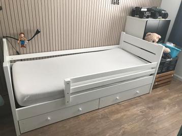 1 persoons bed hout beschikbaar voor biedingen