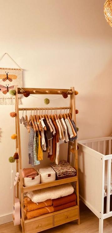 Kledingrekje kind/ baby  beschikbaar voor biedingen