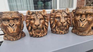 Beelden Leeuw en Aap - Set van 4 beschikbaar voor biedingen