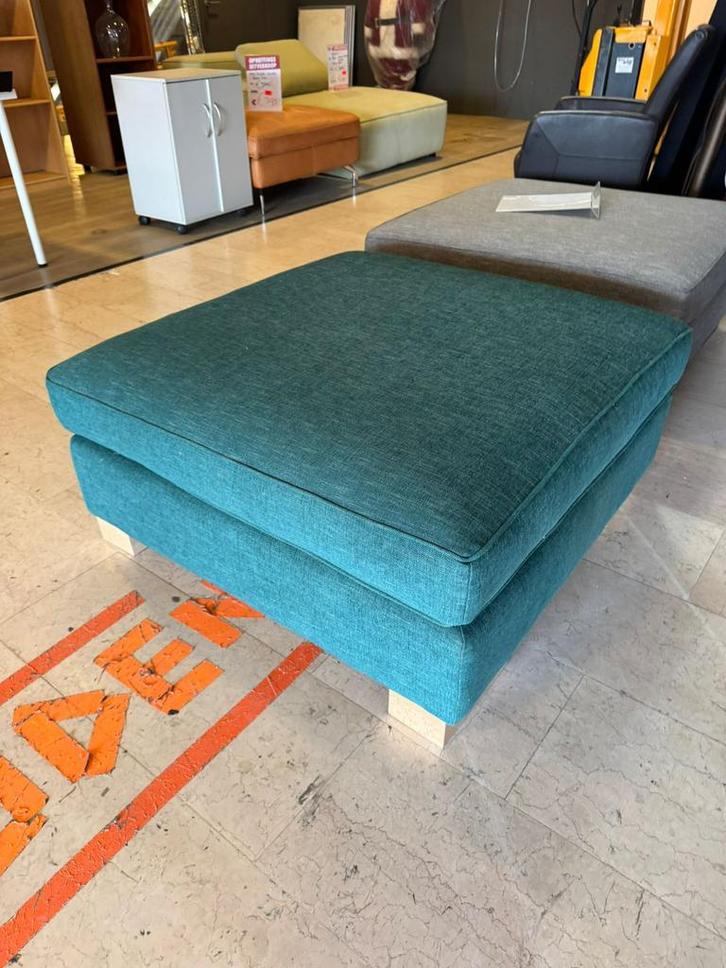 Hocker voetenbank stof blauw nieuw lounge afgeprijsd, Huis en Inrichting, Banken | Voetenbanken en Poefen, Nieuw, 125 cm of meer