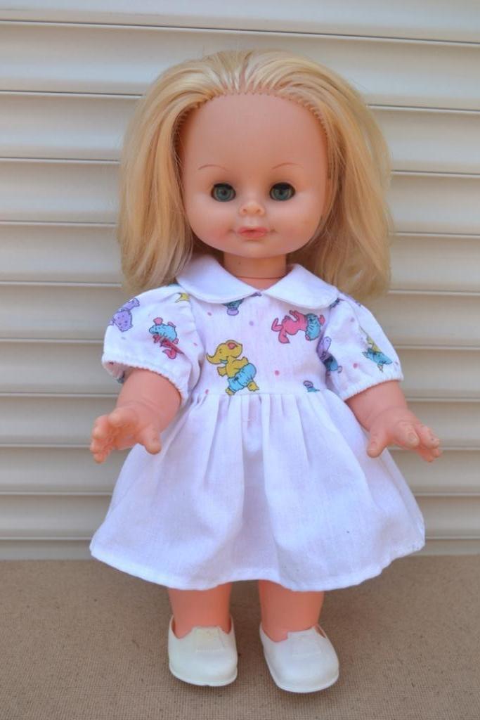 OPRUIMING: mooi tiener popje met originele kleding NR 8237, Verzamelen, Poppen, Zo goed als nieuw, Pop, Ophalen of Verzenden