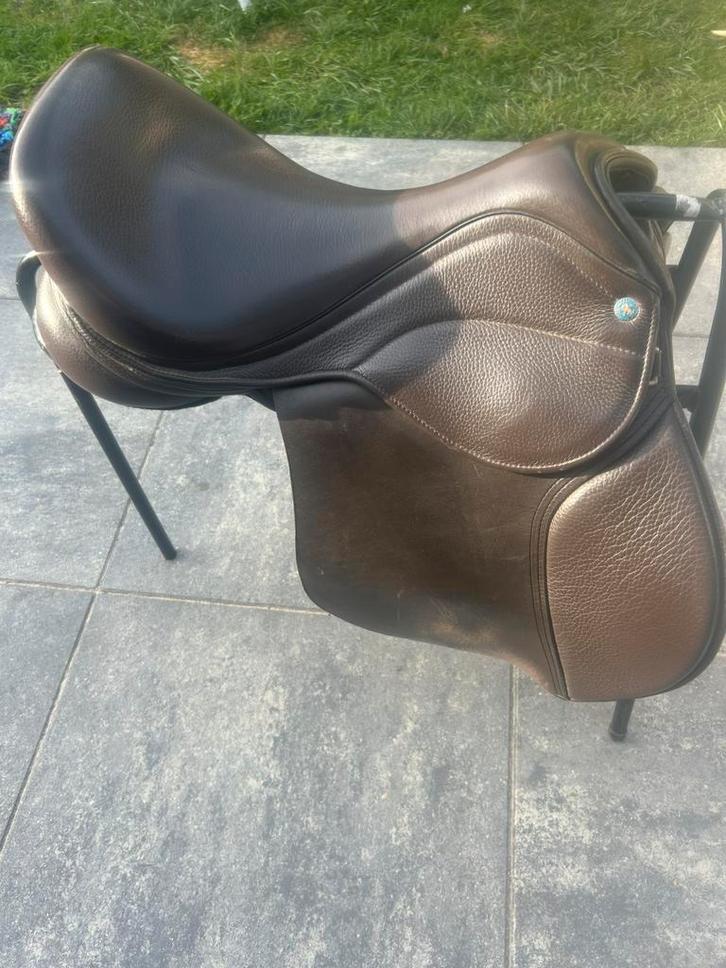 Veelzijdigheids zadel 17,5 inch, Dieren en Toebehoren, Paarden en Pony's | Zadels, Zo goed als nieuw, Ophalen