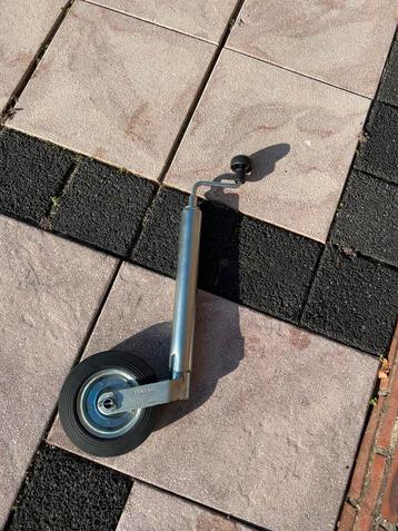 Neuswiel voor aanhanger beschikbaar voor biedingen