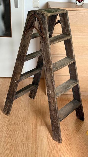 Brocante vintage keukentrap beschikbaar voor biedingen