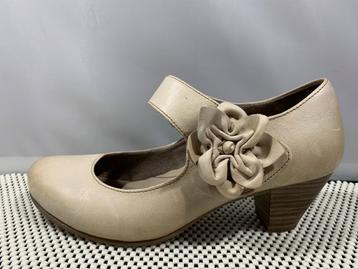 Tamaris. Maat 37. Fleurige crème beige schoenen  beschikbaar voor biedingen