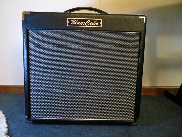 Roland Blues Cube Hot - Zwart tolex, Muziek en Instrumenten, Versterkers | Bas en Gitaar, Gebruikt, Gitaar, Minder dan 50 watt