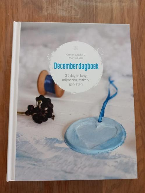 Decemberdagboek - Corien Oranje & Mariska Vos, Boeken, Godsdienst en Theologie, Zo goed als nieuw, Christendom | Katholiek, Christendom | Protestants