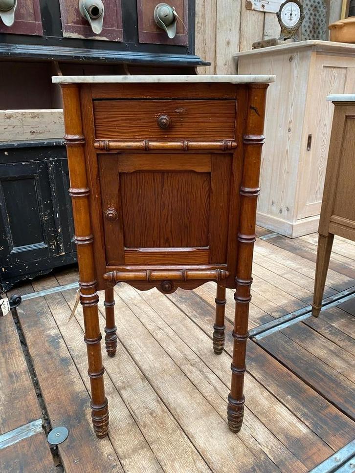 Vintage kastje Faux Bamboe nachtkastje met marmer, Huis en Inrichting, Slaapkamer | Nachtkastjes, Gebruikt, 70 cm of meer, Hout