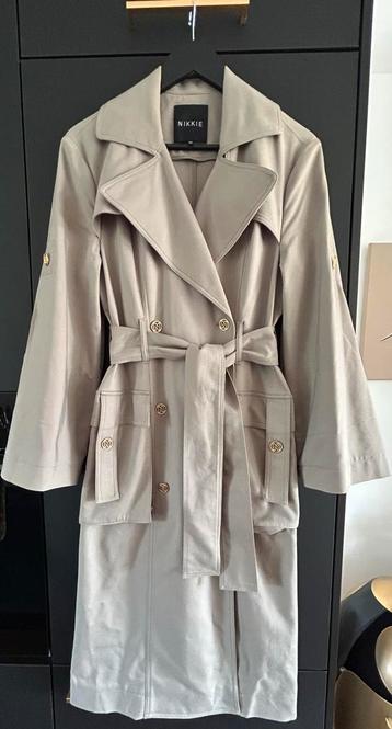 Prachtige trenchcoat Nikkie  beschikbaar voor biedingen