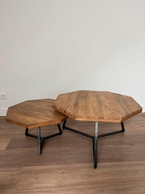 Octagon bijzettafels mango hout met zwart metalen onderstel, Huis en Inrichting, Tafels | Bijzettafels, Gebruikt, Rond, 75 cm of meer