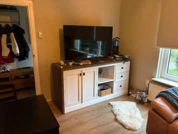 TV-meubel met opbergruimte beschikbaar voor biedingen