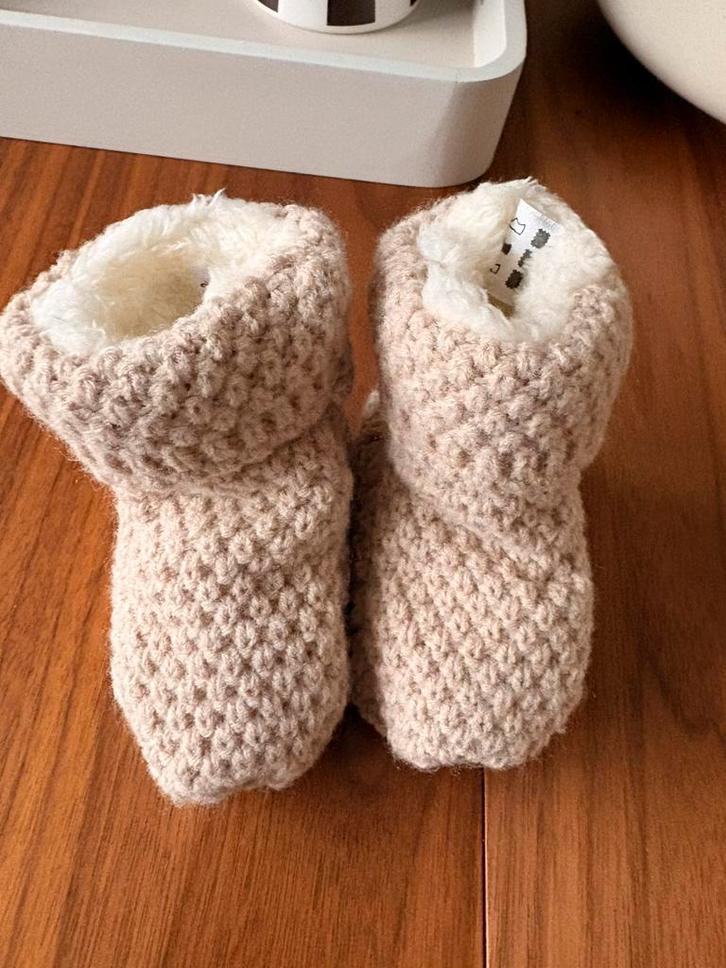 Prénatal babyslofjes – beige, gevoerd, Kinderen en Baby's, Babykleding | Schoentjes en Sokjes, Nieuw, Jongetje of Meisje, Slofjes