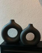 Donkergrijze Donut Vaas - Moderne Woondecoratie, Huis en Inrichting, Woonaccessoires | Vazen, Overige kleuren, Aardewerk of Porselein