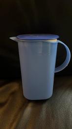 Blauwe Tupperware schenk (sap) kan  1.7 liter, Huis en Inrichting, Ophalen of Verzenden, Zo goed als nieuw, Blauw, Beker of Kan