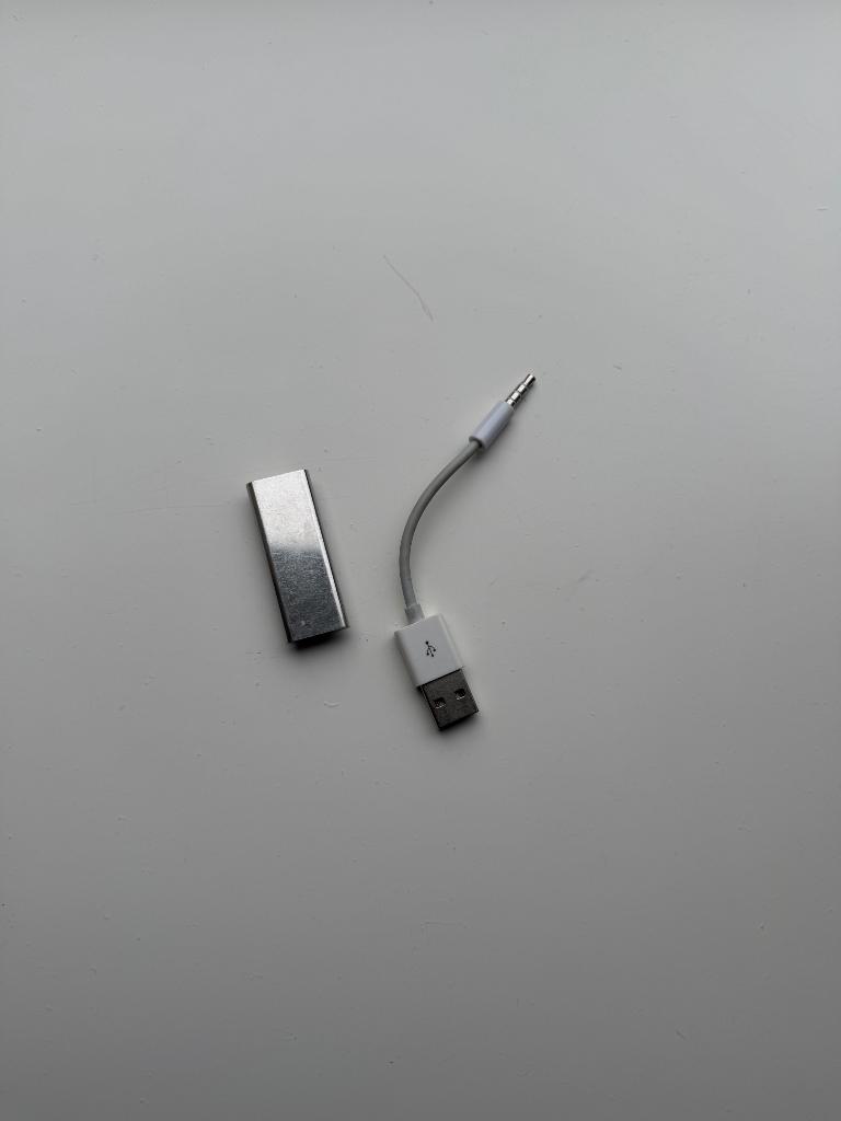 iPod shuffle 4gb zilver 3e generatie, Audio, Tv en Foto, Mp3-spelers | Apple iPod, Gebruikt, Shuffle, Ophalen of Verzenden, Zilver