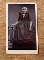 CDV. Klederdracht. Perfecte kaart begin 1900, Ophalen of Verzenden, Zo goed als nieuw