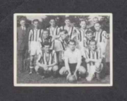 Voetbalplaatje RKTVV Tilburg 1951-1952., Verzamelen, Overige Verzamelen, Zo goed als nieuw, Ophalen of Verzenden