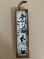 Ingelijst verticaal tegeltje 4 afbeeldingen, delfts blauw., Antiek en Kunst, Antiek | Wandborden en Tegels, Ophalen
