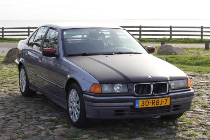 BMW 318I 1994, Auto's, BMW, Particulier, 3-Serie, Benzine, Sedan, Handgeschakeld, Geïmporteerd, Blauw, Grijs, Stof, Achterwielaandrijving