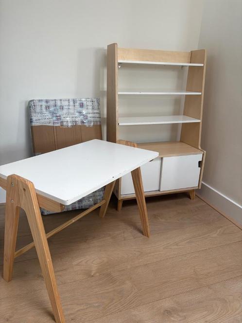 Petite Amelie Cerise kinderbureau en boekenkast, Kinderen en Baby's, Kinderkamer | Inrichting en Decoratie, Gebruikt, Overige typen