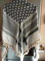 Mooie grote grijs witte sjaal met glitters en leuke franjes, Kleding | Dames, Mutsen, Sjaals en Handschoenen, Ophalen of Verzenden