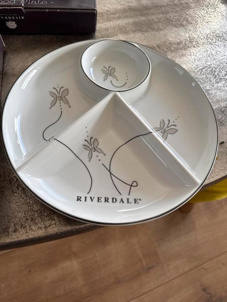 Riverdale BBQ Food Plate - Nieuw in doos! 2 stuks beschikbaa, Huis en Inrichting, Keuken | Servies, Nieuw, Bord(en), Overige stijlen