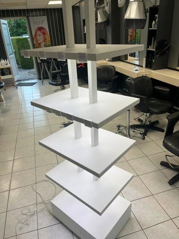 Mooie witte etagere/opbergrek  met verlichting. beschikbaar voor biedingen