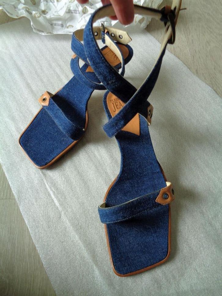 Plein Sud designer sandalen maat 38 Nieuw en origineel, Kleding | Dames, Schoenen, Nieuw, Schoenen met lage hakken, Blauw, Ophalen of Verzenden