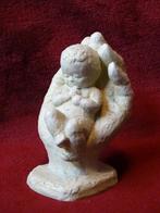 Stenen beeldje baby in hand, Verzamelen, Beelden en Beeldjes, Ophalen of Verzenden, Zo goed als nieuw, Mens