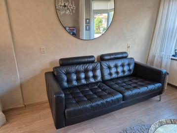 mooie 3 zits dik leren bank + leren hocker NIEUWSTAAT €175 beschikbaar voor biedingen