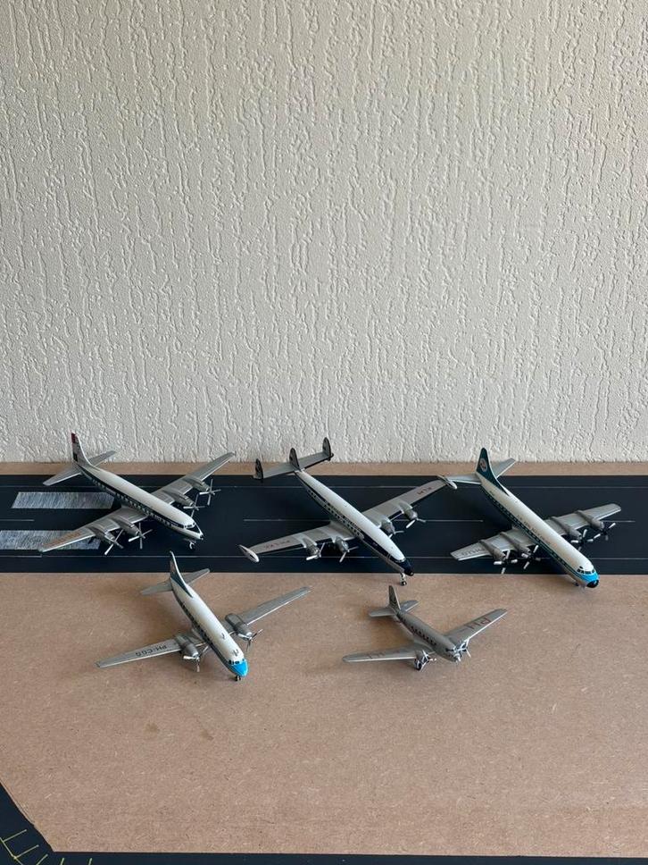 Model vliegtuigen 1/200, Hobby en Vrije tijd, Modelbouw | Vliegtuigen en Helikopters, Zo goed als nieuw, Vliegtuig, 1:200 of kleiner