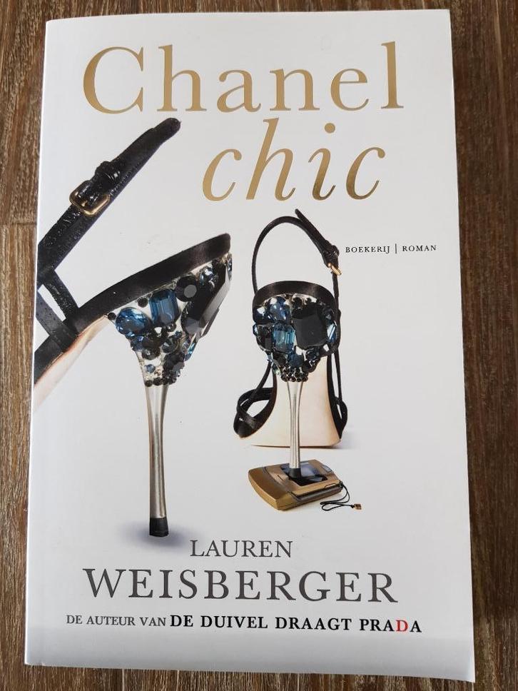 Chanel Chic - Lauren Weisberger, Boeken, Romans, Zo goed als nieuw, Ophalen of Verzenden