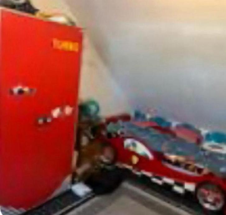 Stoere jongenskamer set: bed + kledingkast, Kinderen en Baby's, Kinderkamer | Complete kinderkamers, Zo goed als nieuw, Jongetje of Meisje