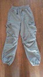 Lichtgrijze meisjesbroek maat 146, Kinderen en Baby's, Kinderkleding | Maat 146, Ophalen of Verzenden, Zo goed als nieuw, Meisje
