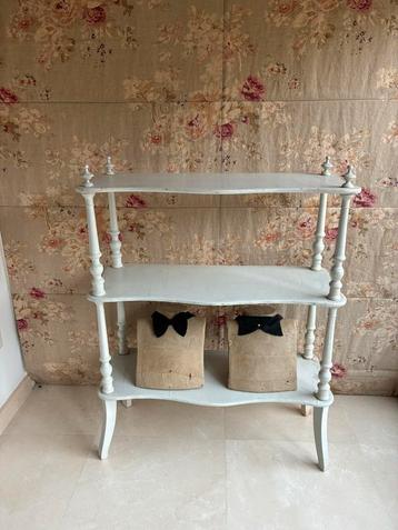 Vintage houten etagere beschikbaar voor biedingen
