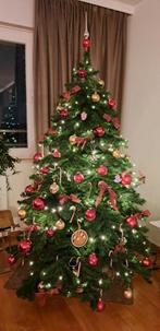 Kerstboom kunst 2,15 mtr incl. Ballen en rieten mand., Diversen, Kerst, Ophalen, Gebruikt