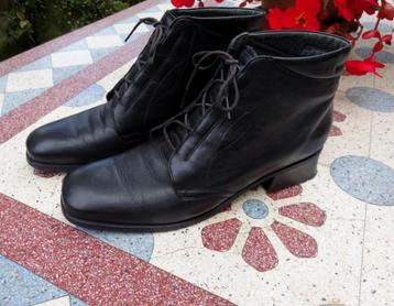Maat 41 * Zwarte enkelhoge Durea veter schoenen klein hakje  beschikbaar voor biedingen